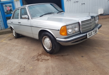 Mercedes Benz 200 W123